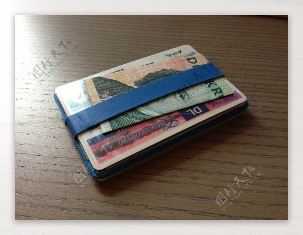 橡胶带卡的钱包