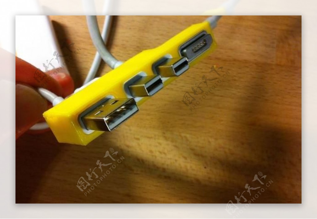 电缆整齐的15英寸MacBookPro在视网膜OpenSCAD