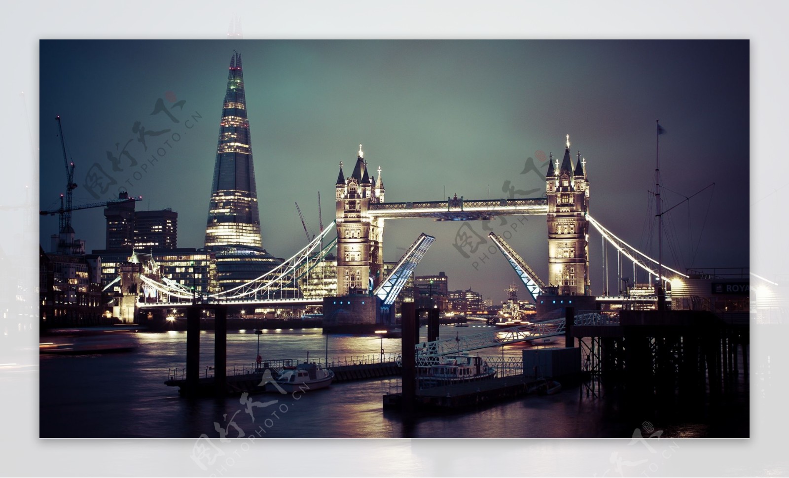 夜色下的伦敦塔桥