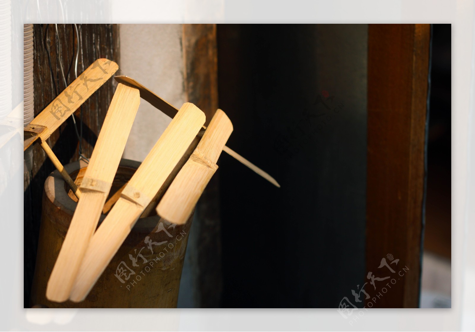 自己怎么做竹蜻蜓,竹蜻蜓手工制作,折纸竹蜻蜓向上飞_大山谷图库