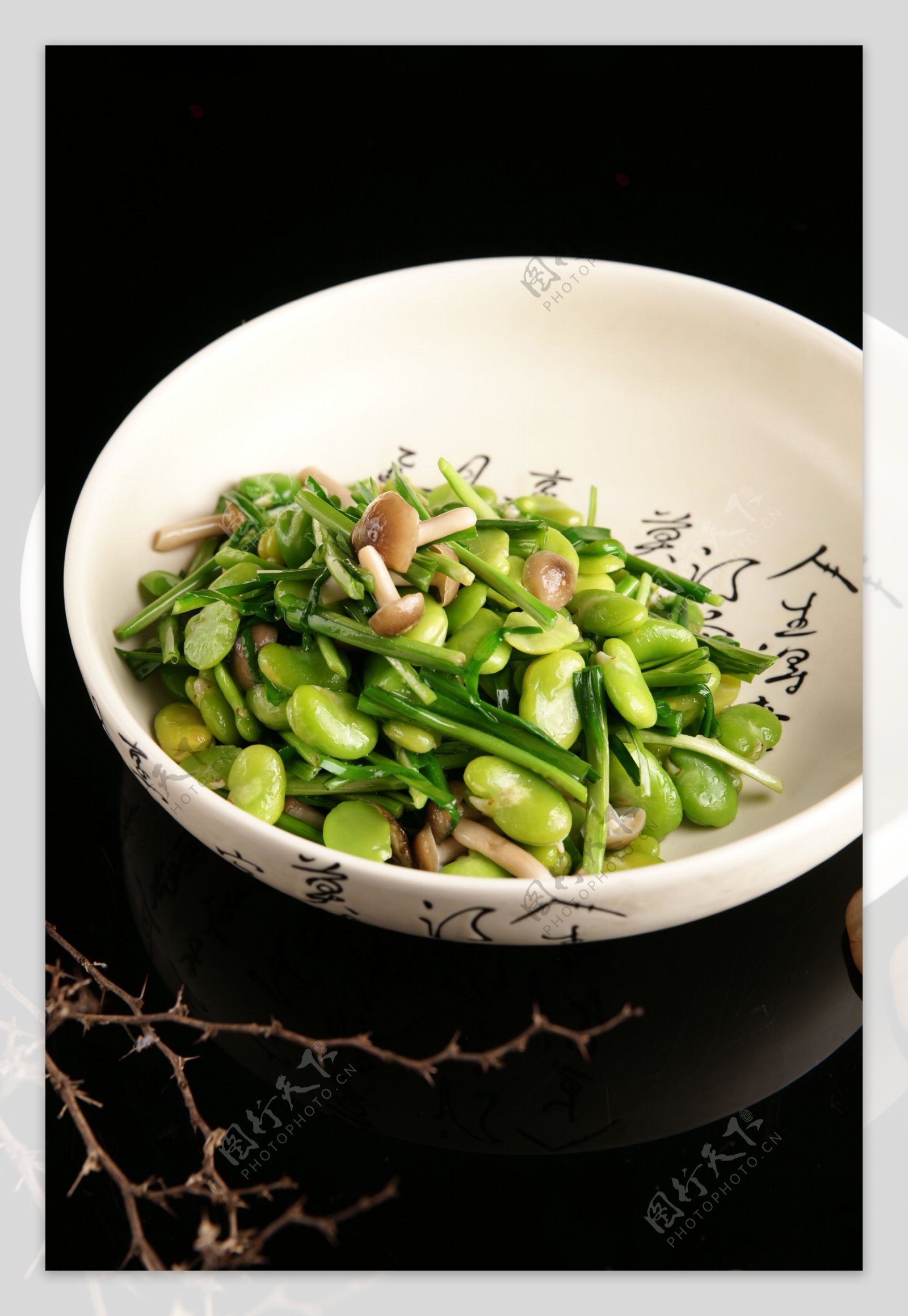 韭菜炒蚕豆图片