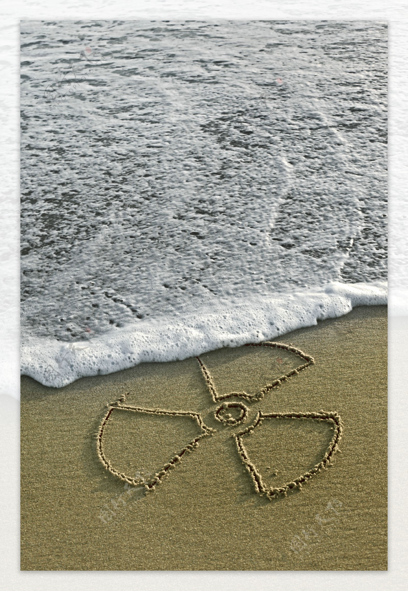 沙滩上的核辐射标志图片