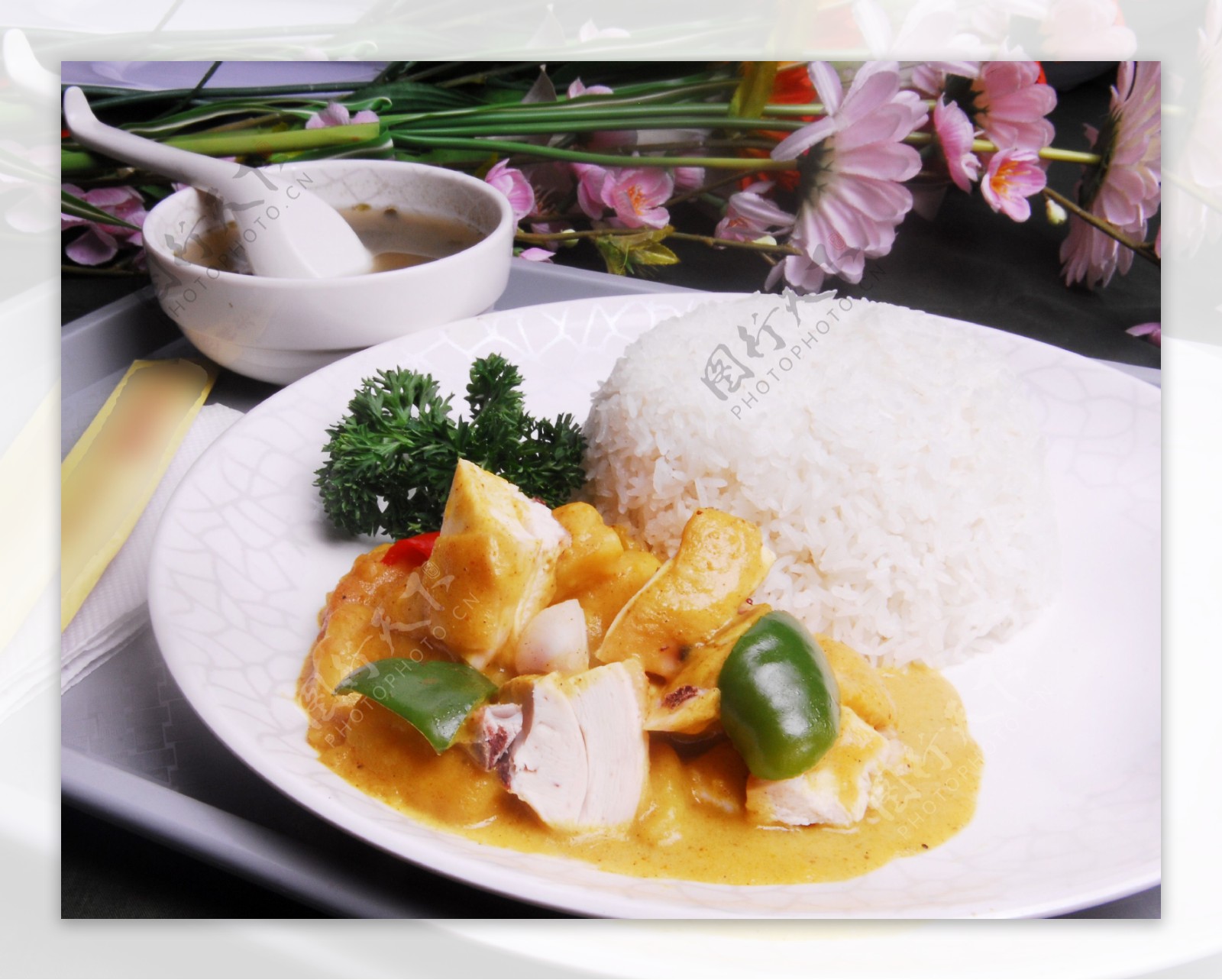 黄咖喱鸡块饭套餐图片