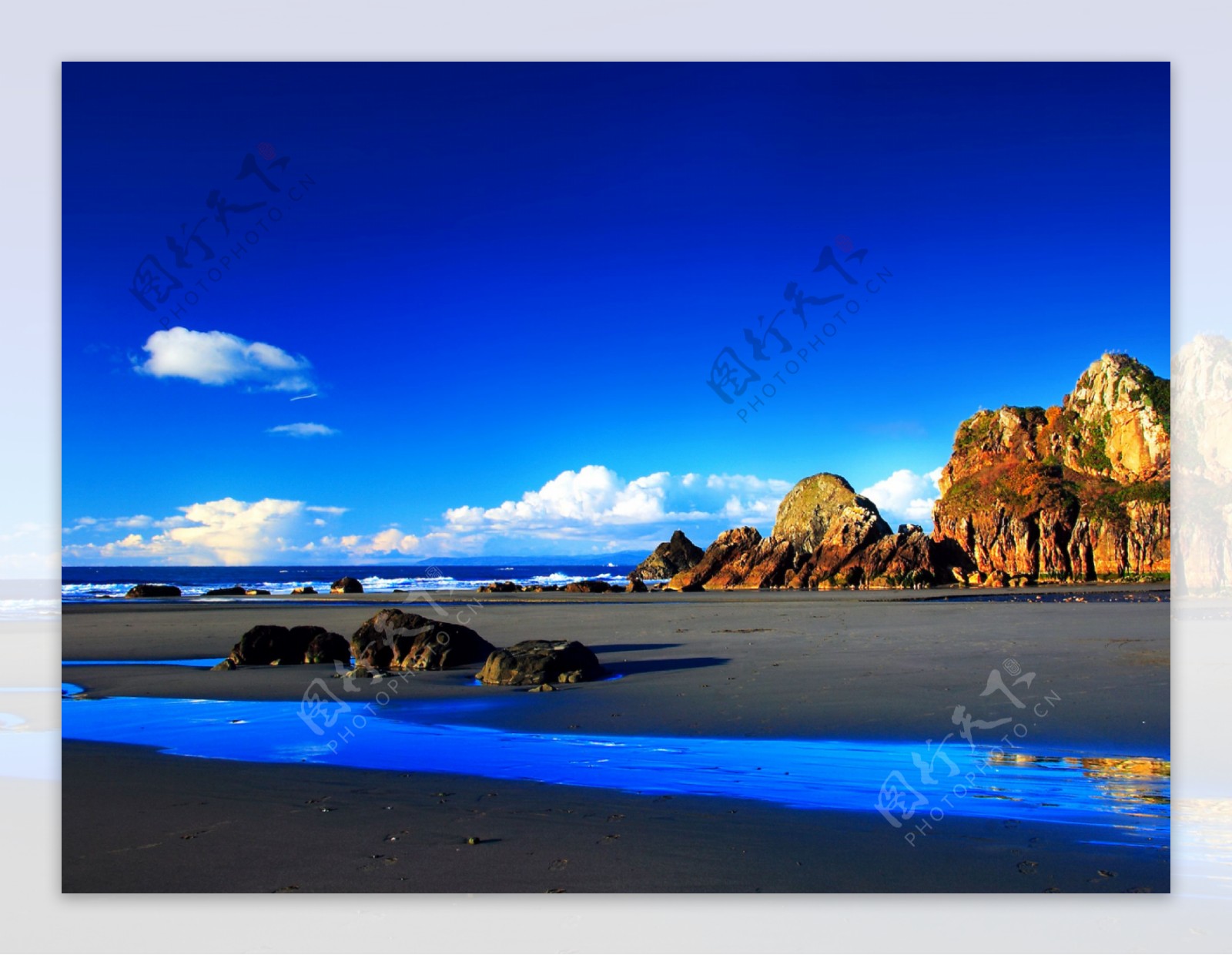 蓝色海滩图片