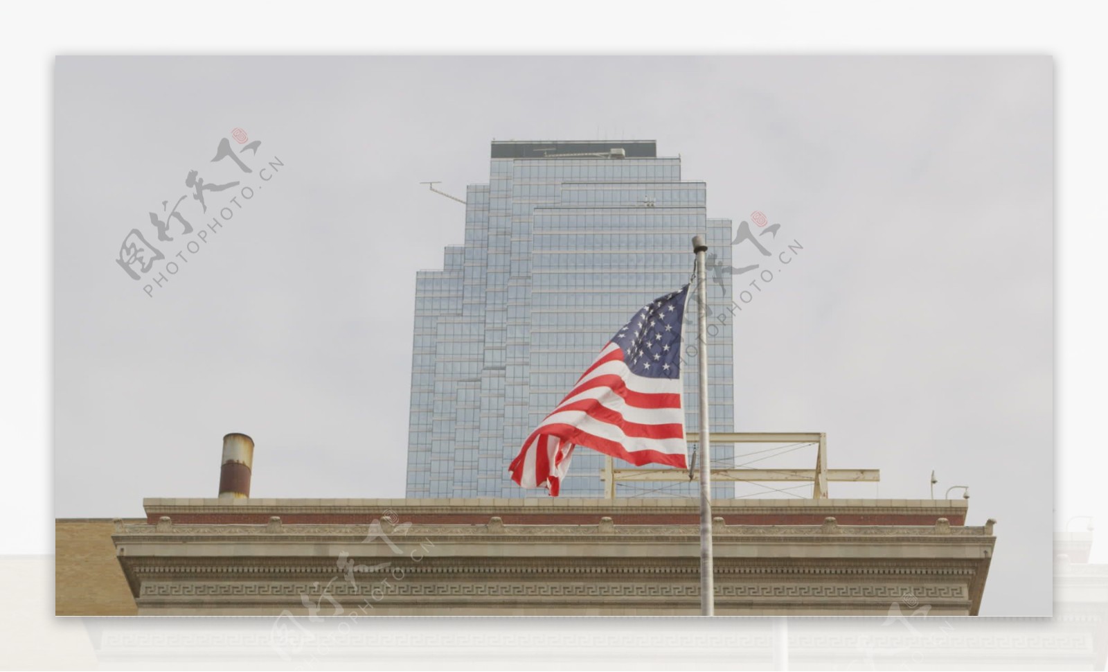 美国国旗吹在达拉斯德克萨斯4K超高清的风视频免费下载