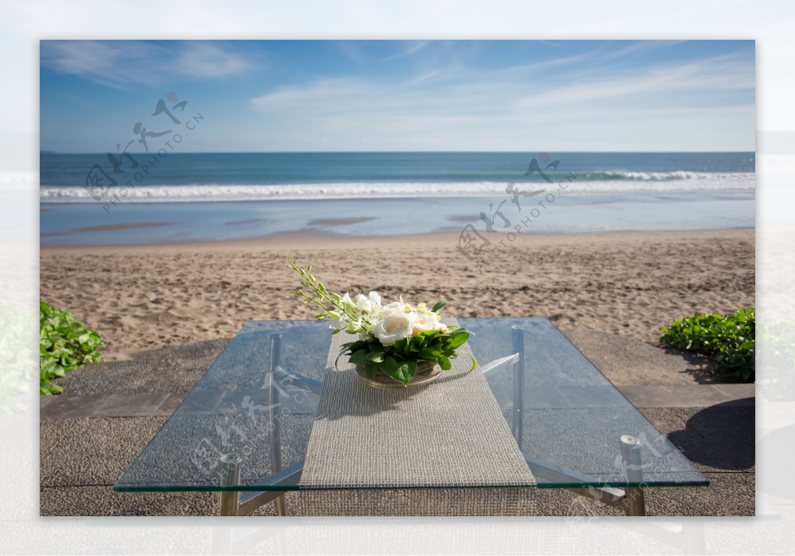 巴厘岛沙滩婚礼布置图片