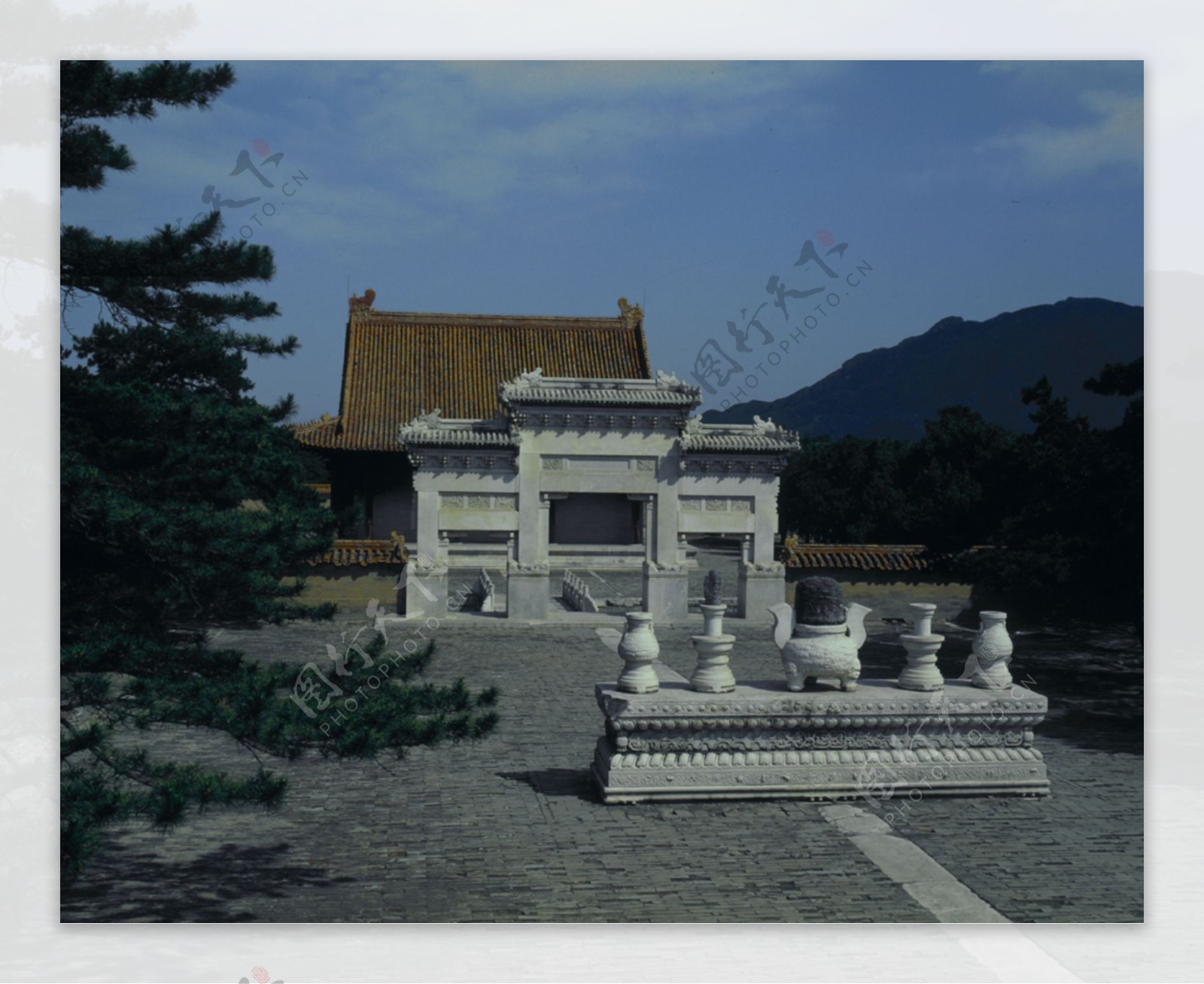 北京皇家园林清十三陵建筑图片蓝天白云古木