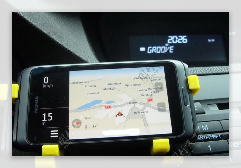 通用的GPS汽车排气部件安装和诺基亚E7持有人