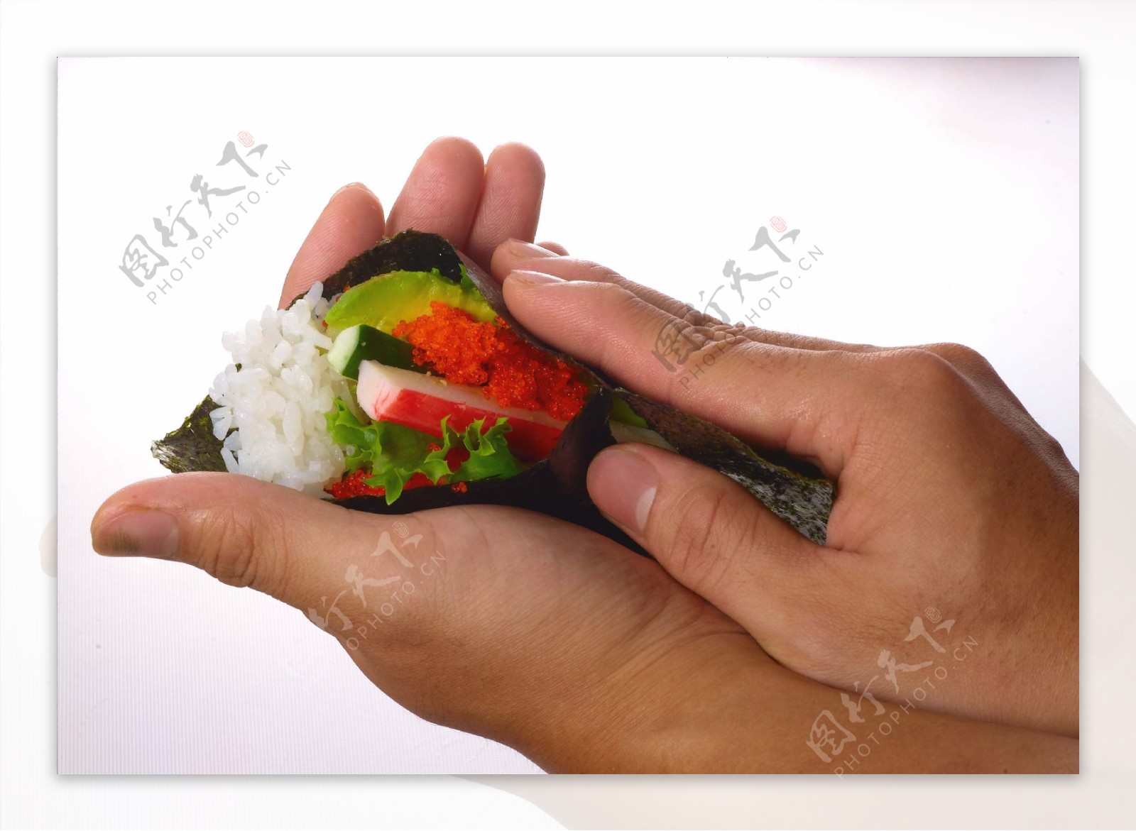 含有蟹柳及蔬菜的日本手卷图片