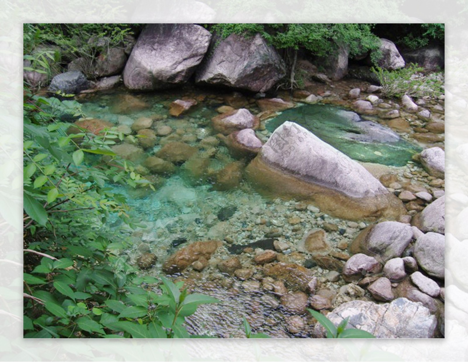 青山绿水清澈的河水小溪