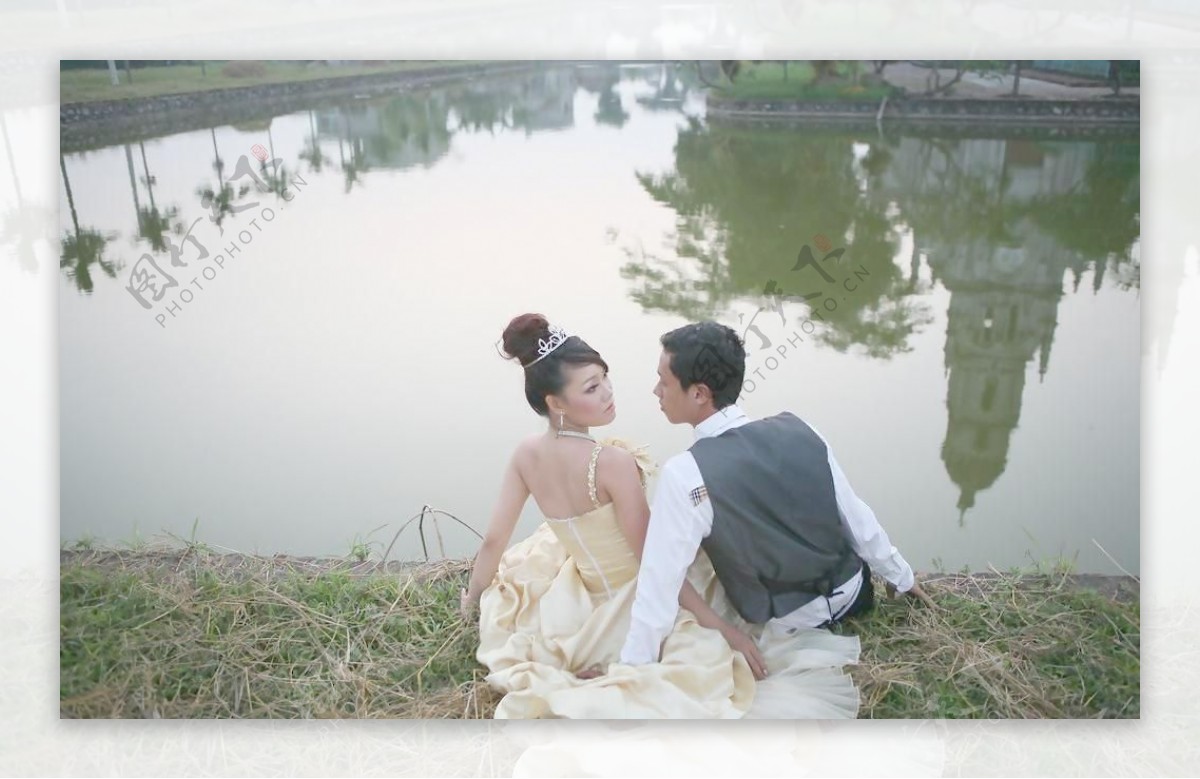 生活中的演戏中的情侣越南伉俪婚纱结婚结婚照河边谈情说爱甜蜜图片