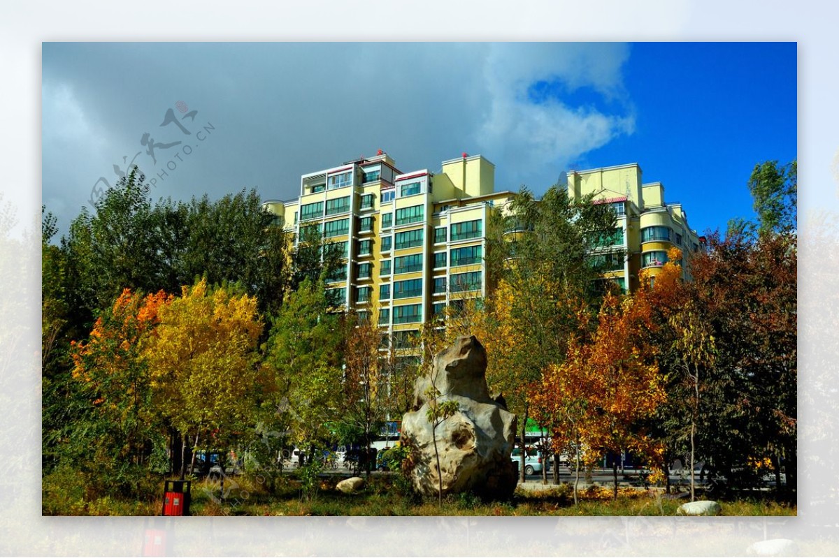 新疆阿勒泰城市景观图片