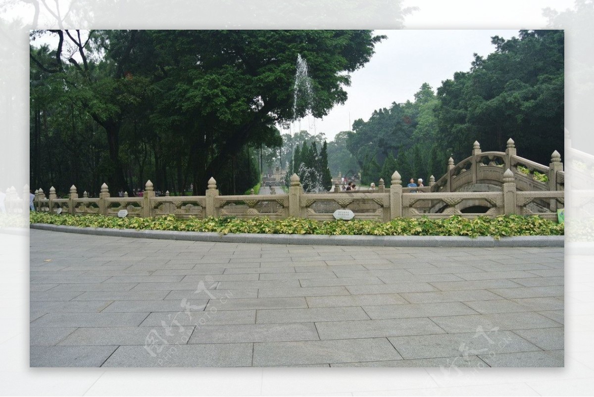 广州黄花岗公园左水柱图片
