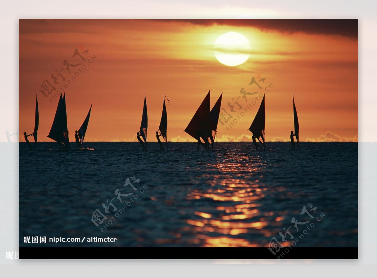 夕阳帆船图片