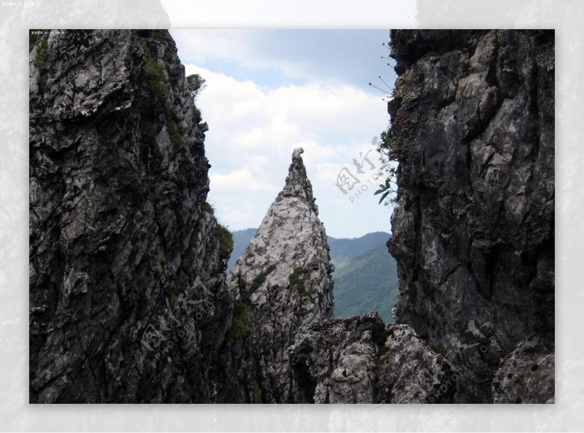 严峻的险峰图片