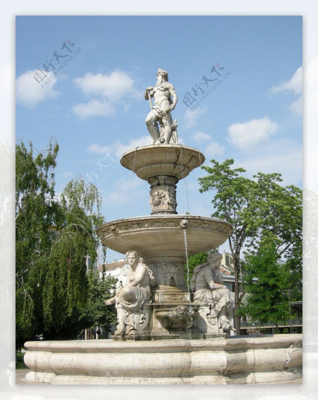 匈牙利布达佩斯多瑙河神喷泉雕塑图片