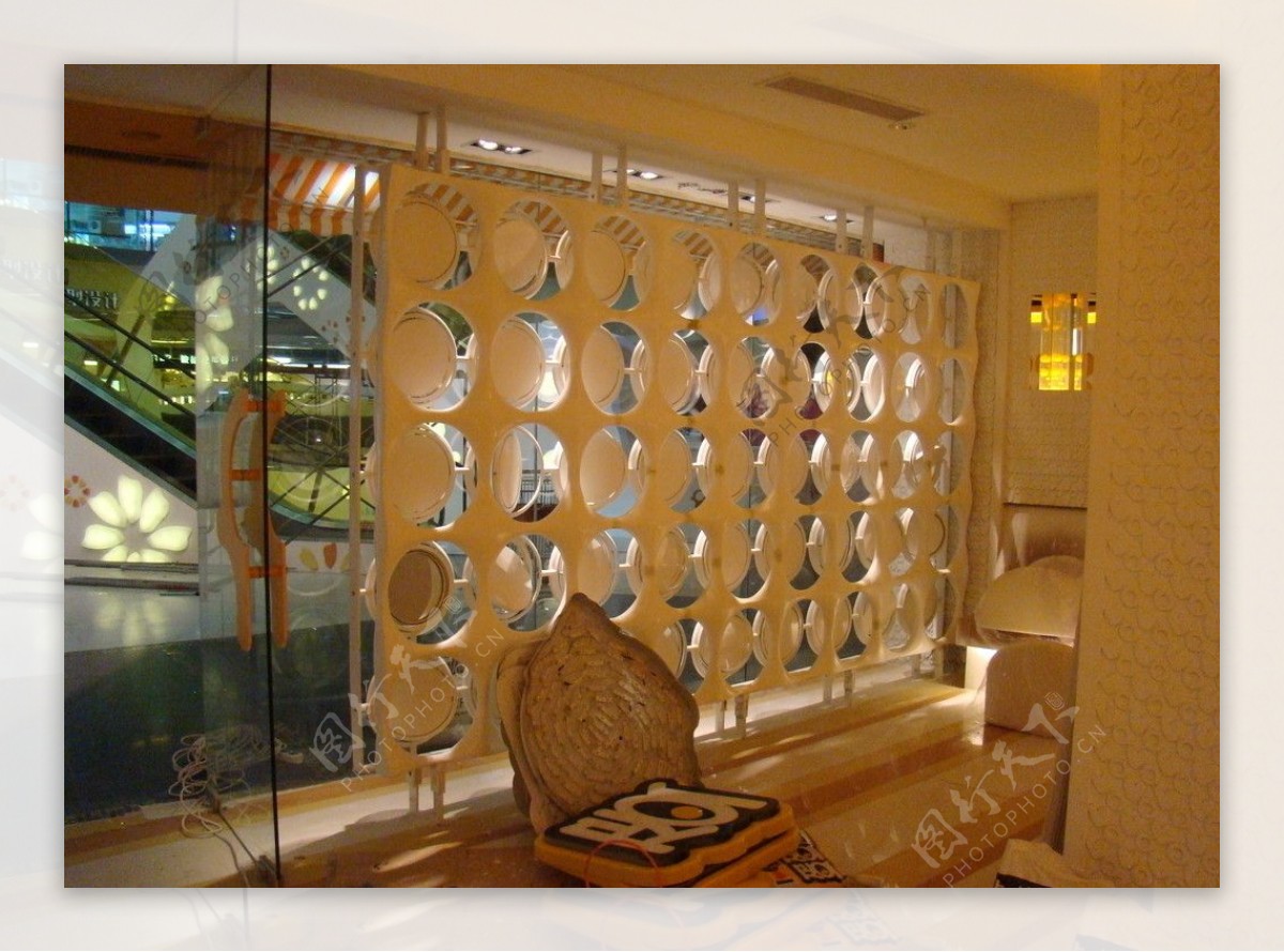 现代化酒店橱窗装饰图片