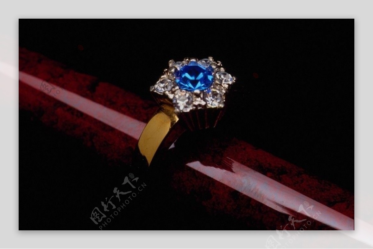 蓝宝石戒指图片