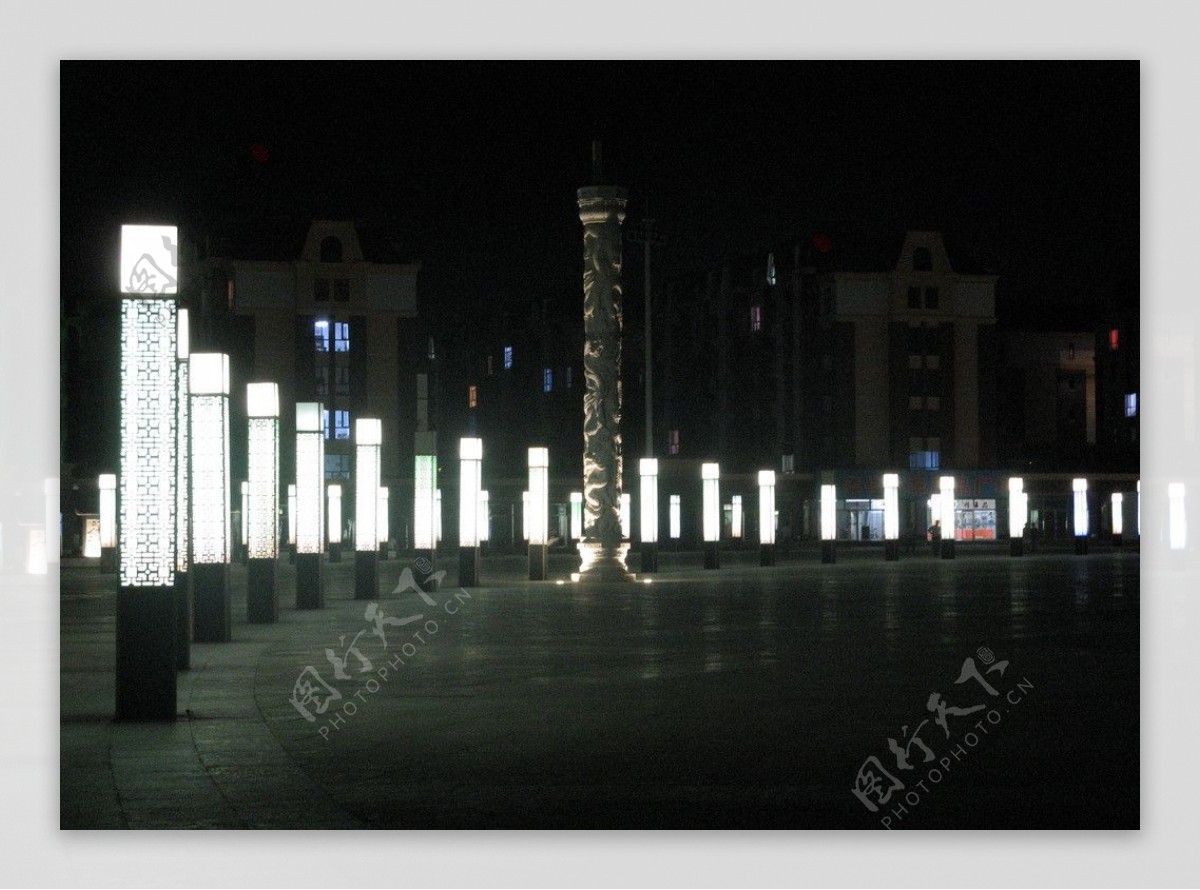广场夜景图片