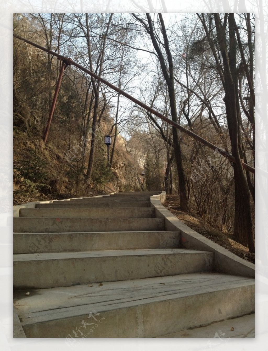 85级台阶步步为难！过街天桥，别让老人望桥兴叹_北京日报APP新闻