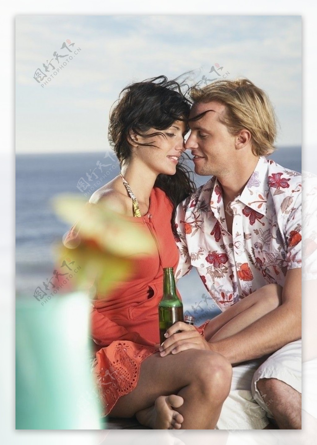 海边浪漫情侣图片