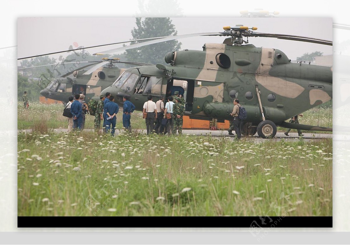直升机抗震救灾图片