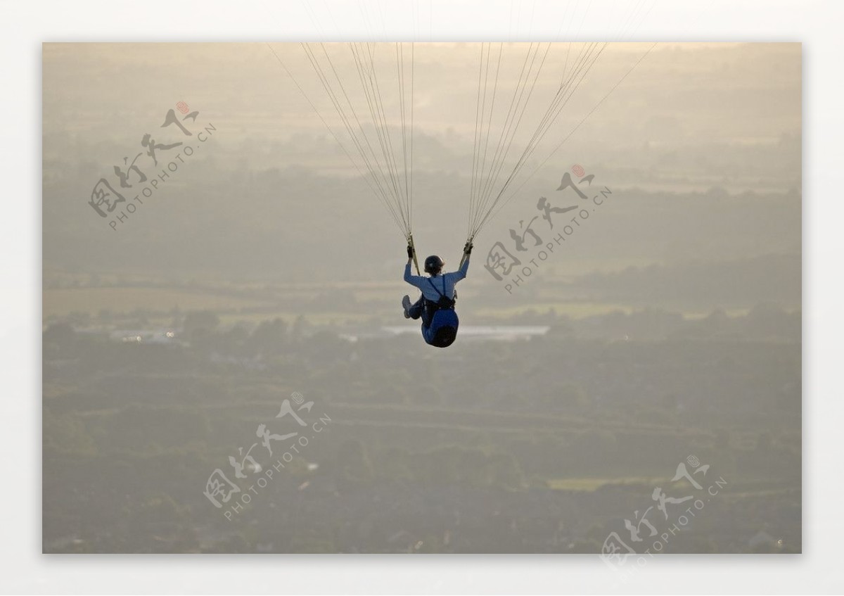 跳伞运动员图片