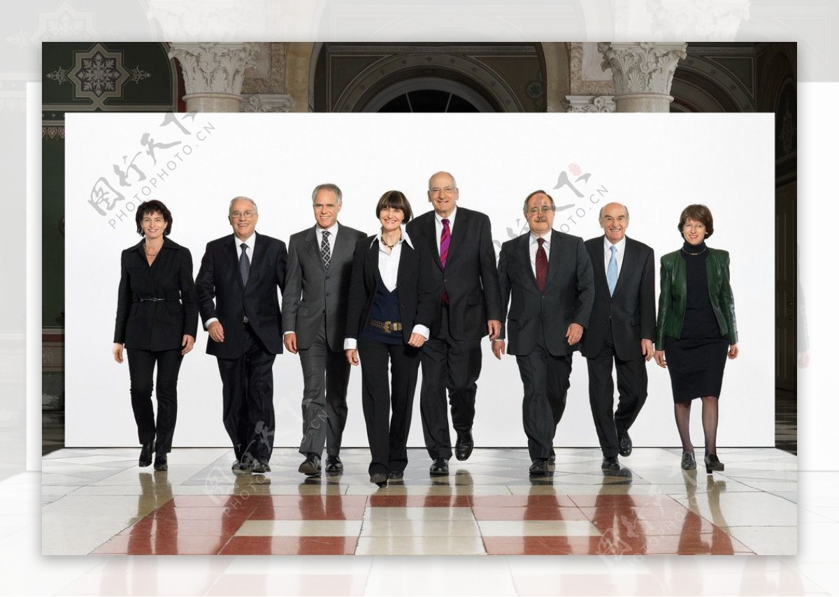 2010年新一届瑞士联邦政府成员集体亮相图片