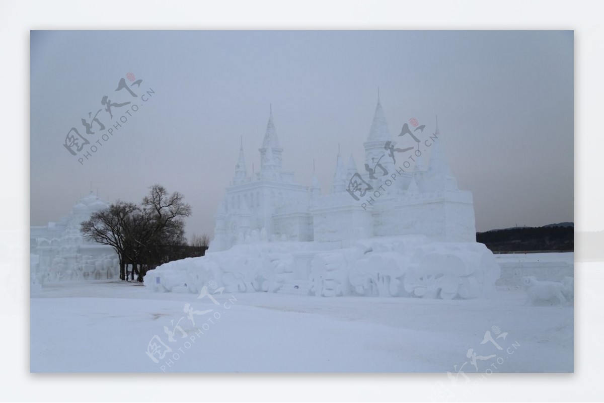 净月潭城堡雪雕图片