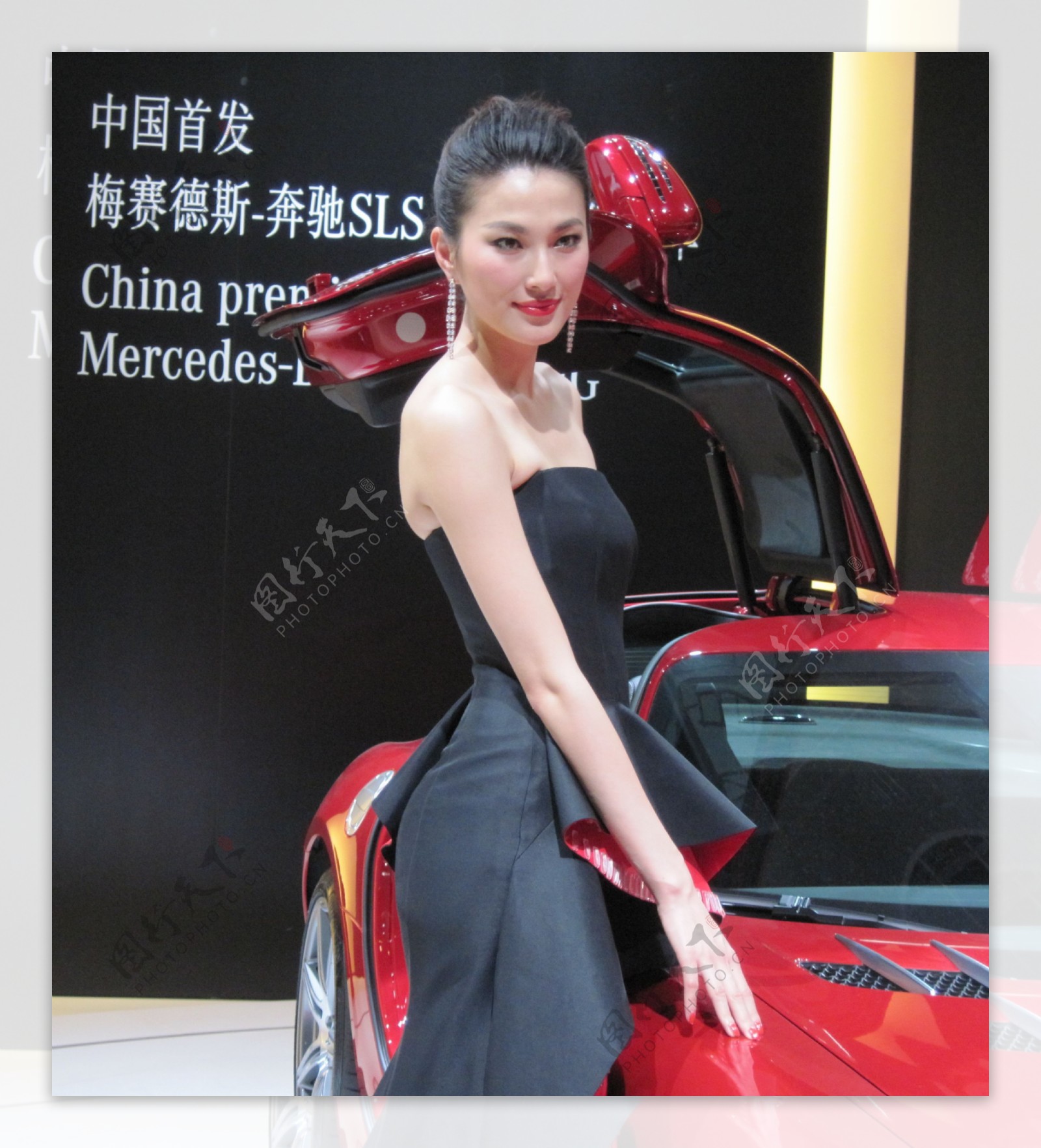 2010年北京车展奔驰车模戴小奕图片