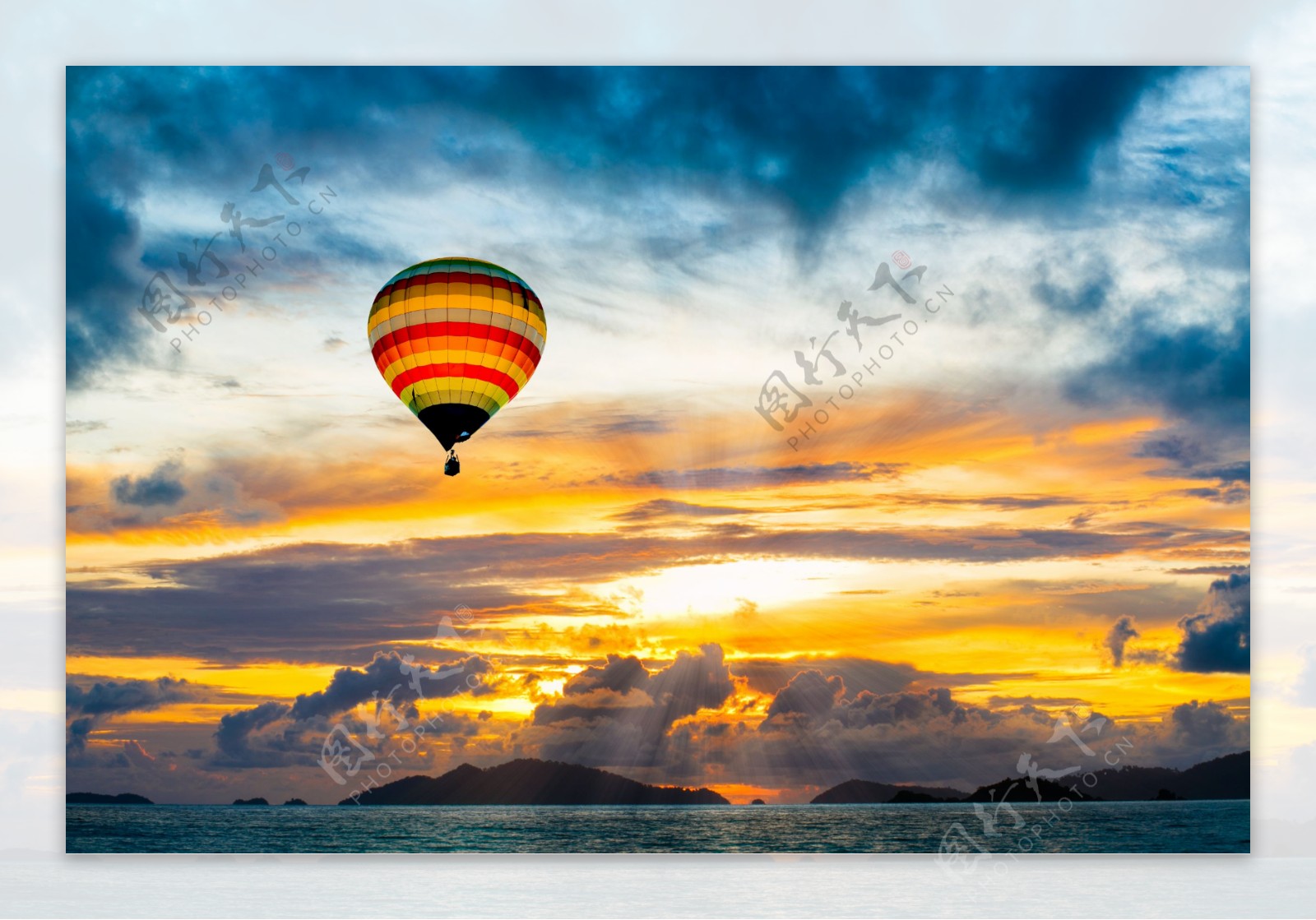 夕阳热气球图片