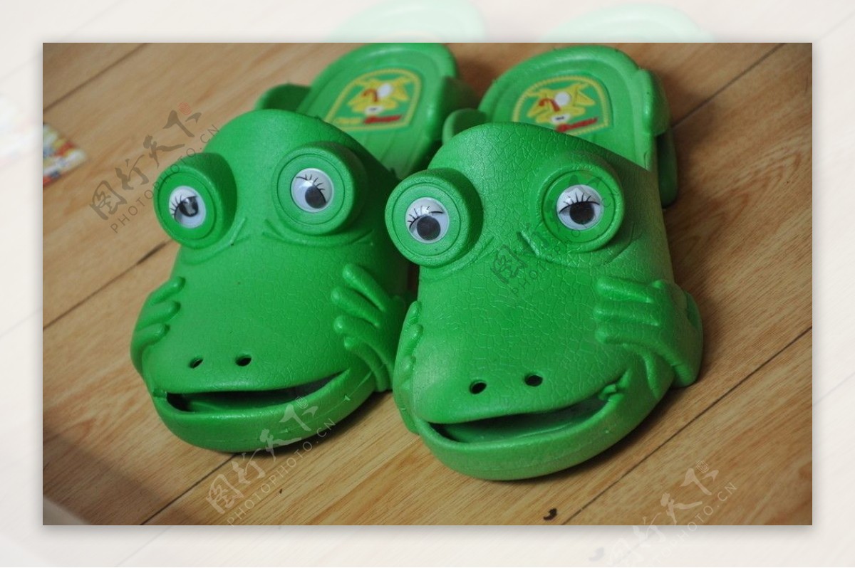 搞笑青蛙拖鞋图片