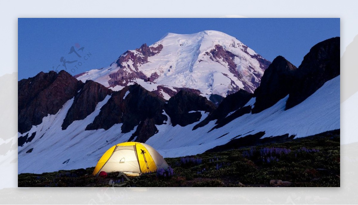 帐篷雪山美丽风景图片