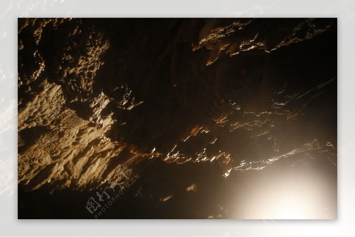 米易龙潭溶洞图片