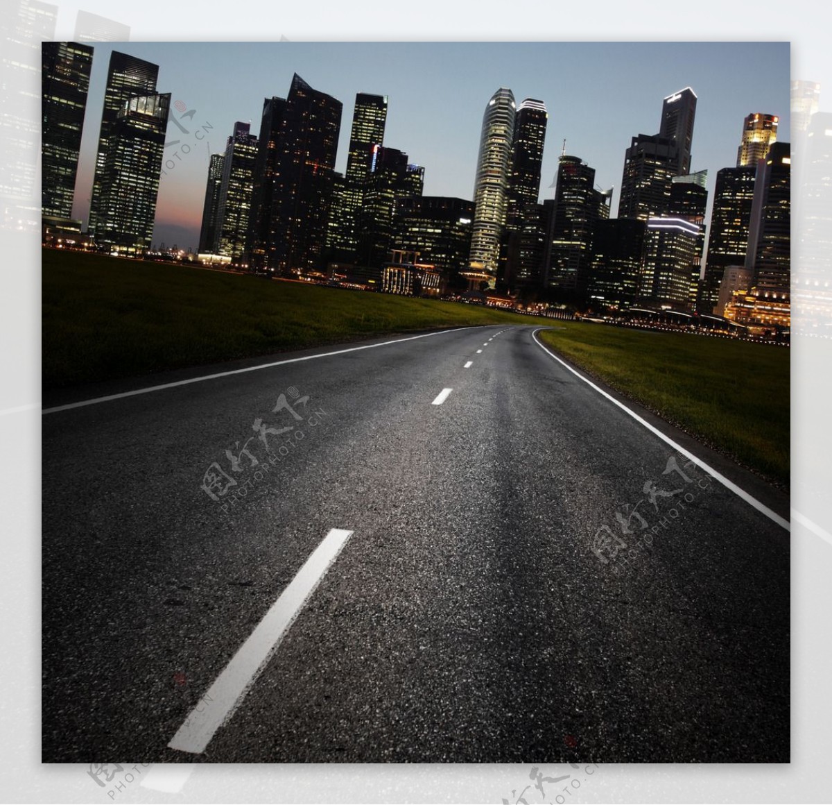城市道路风景图片素材-正版创意图片500752267-摄图网