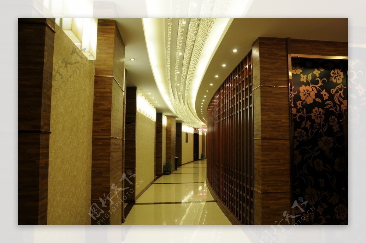 紫金港大酒店珠帘垂坠的包厢走廊图片