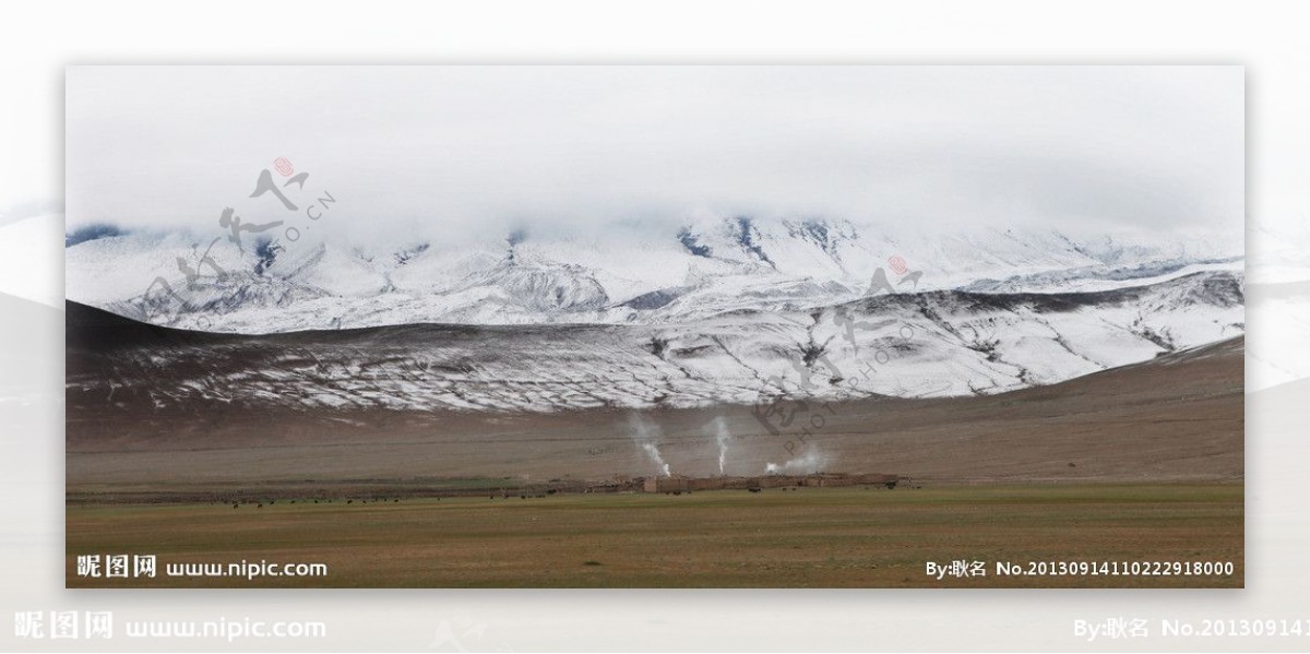 草原与雪山美景风光图片