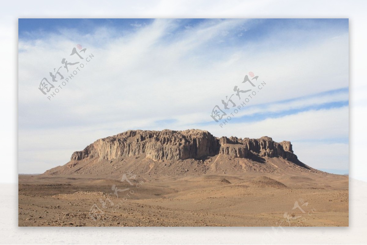 沙漠之山图片