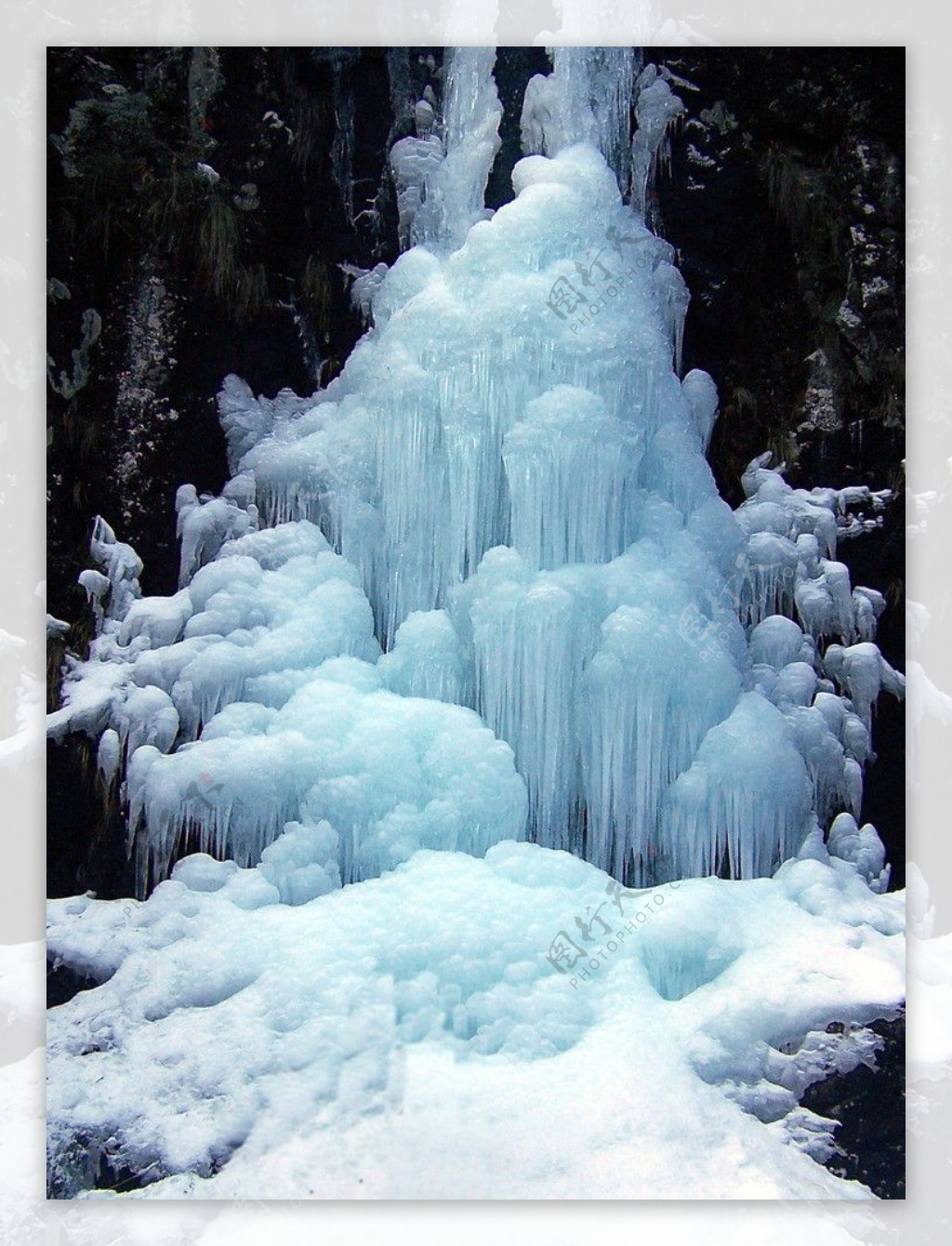 美丽冰瀑布图片