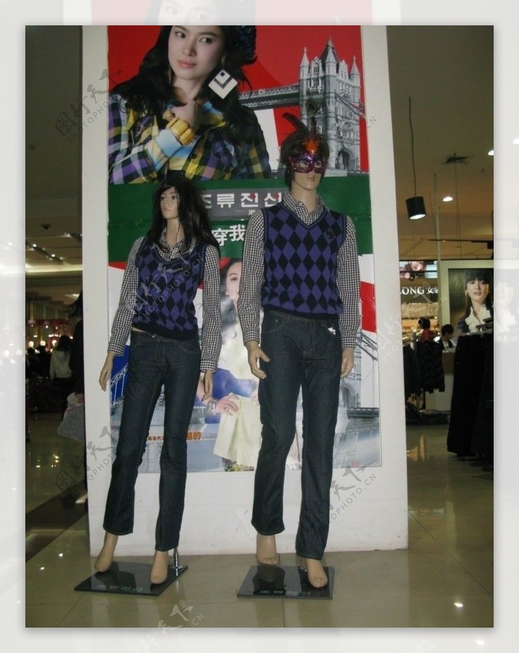 2010春季时尚服装橱窗展示3图片