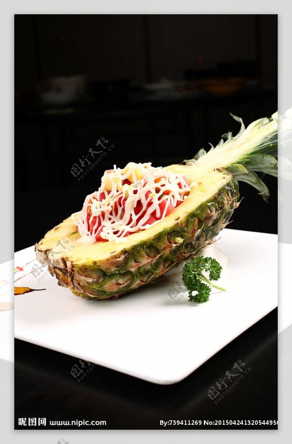 菠萝水果色拉图片