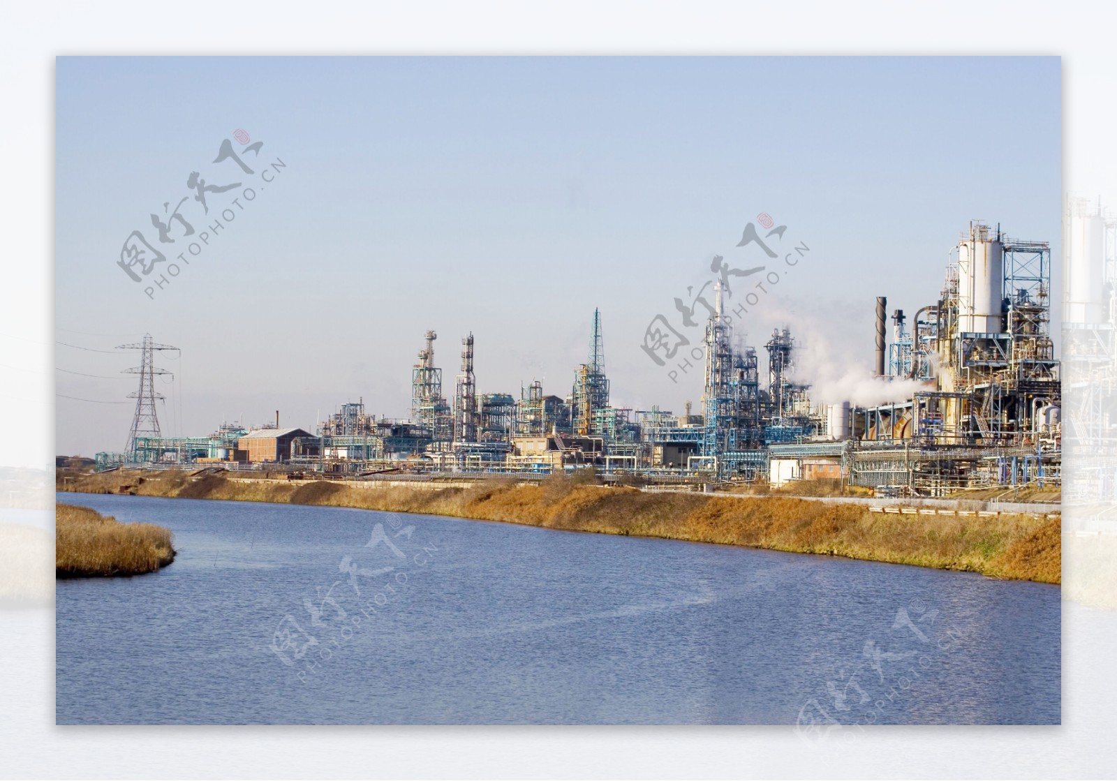 河边工厂环境摄影图片