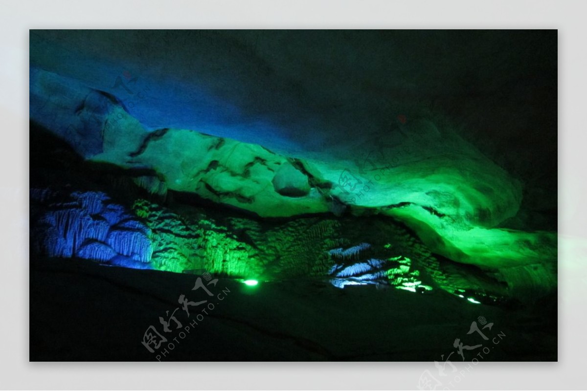 广西桂林旅游山洞灯图片
