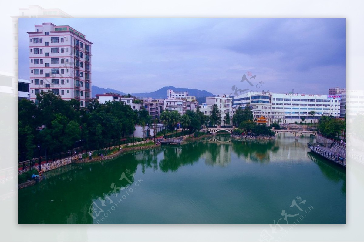 人工湖深圳横岗社区图片