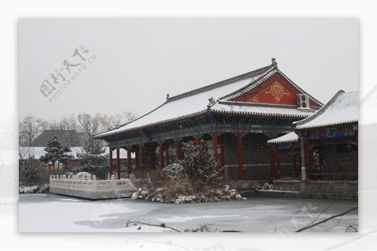 古建雪景太申祥和图片