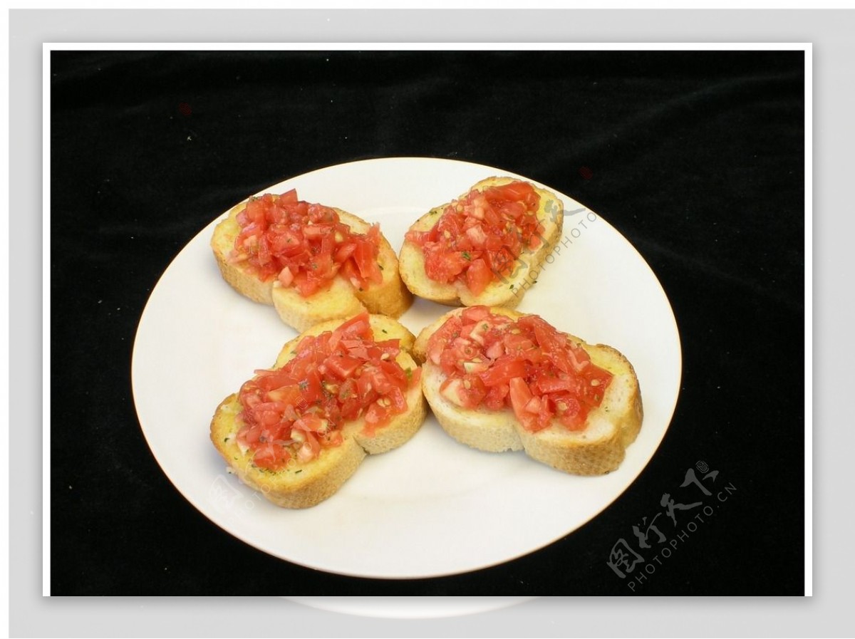 大蒜番茄面包图片