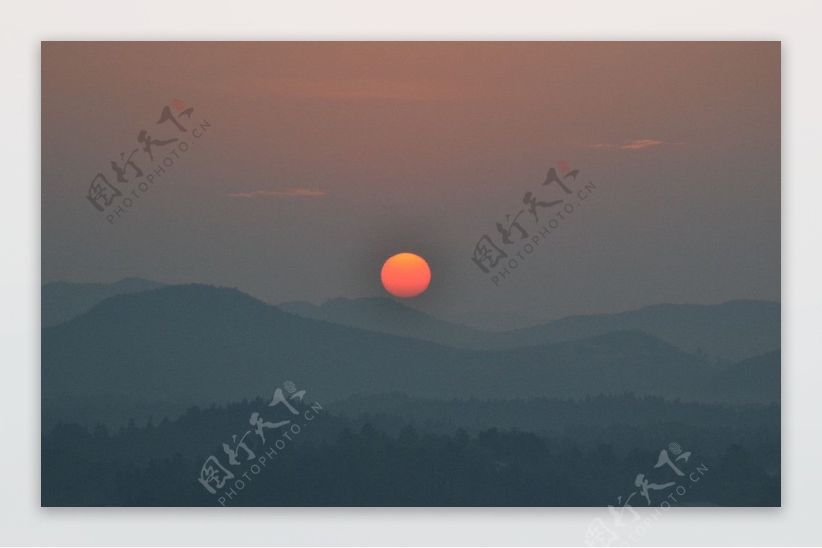 日出全过程红太阳清晨图片