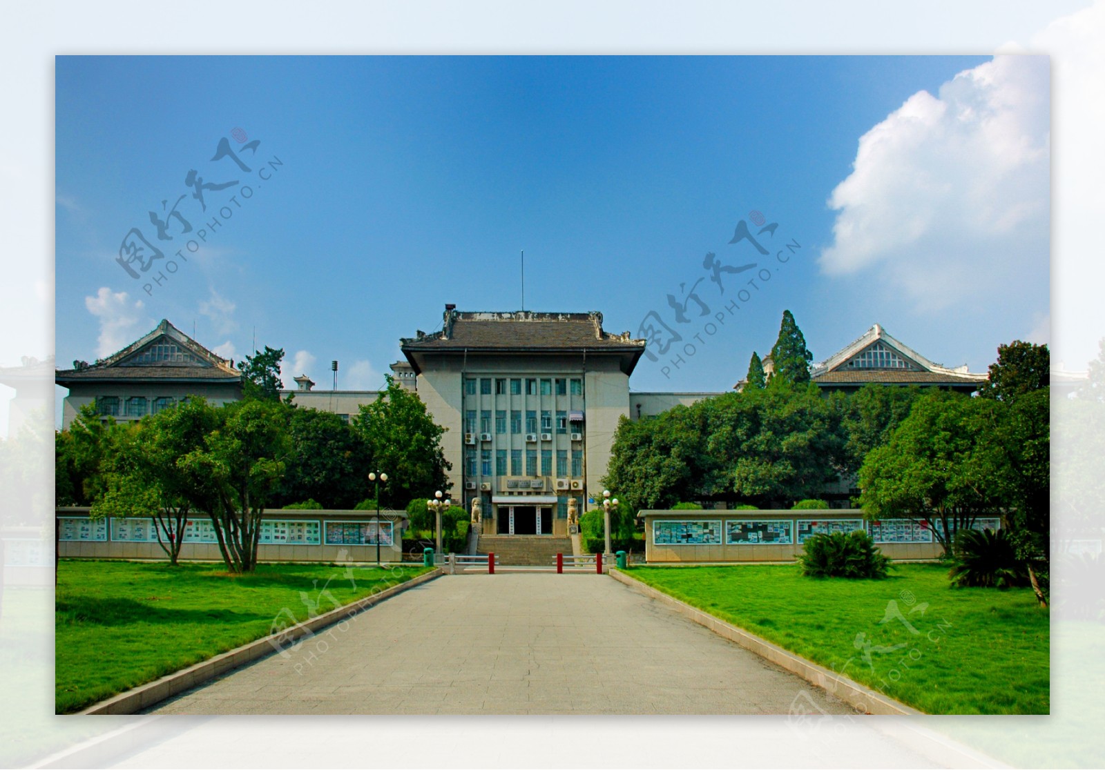 武汉大学工学部行政楼高清图图片