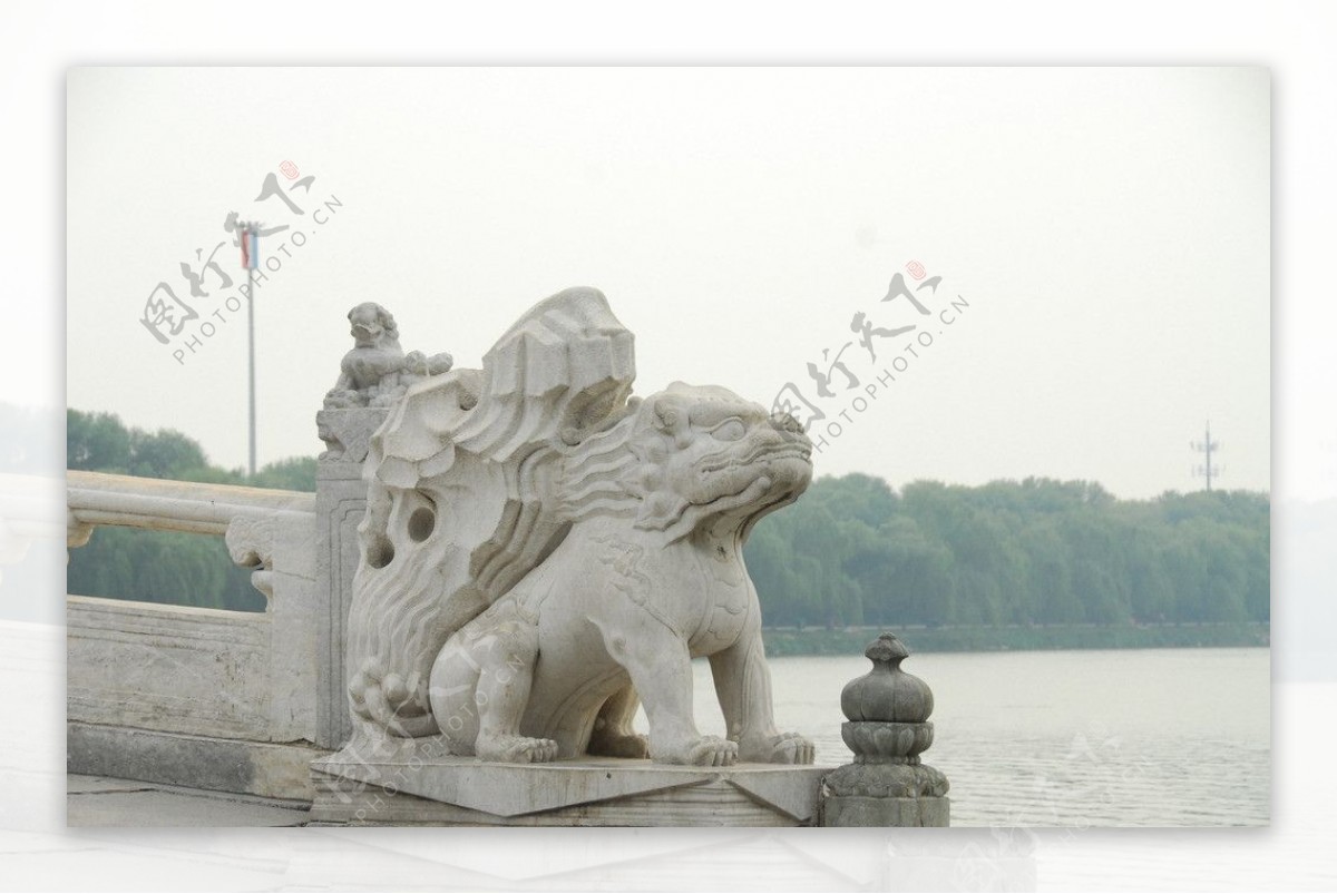 颐和园十七孔桥石狮图片