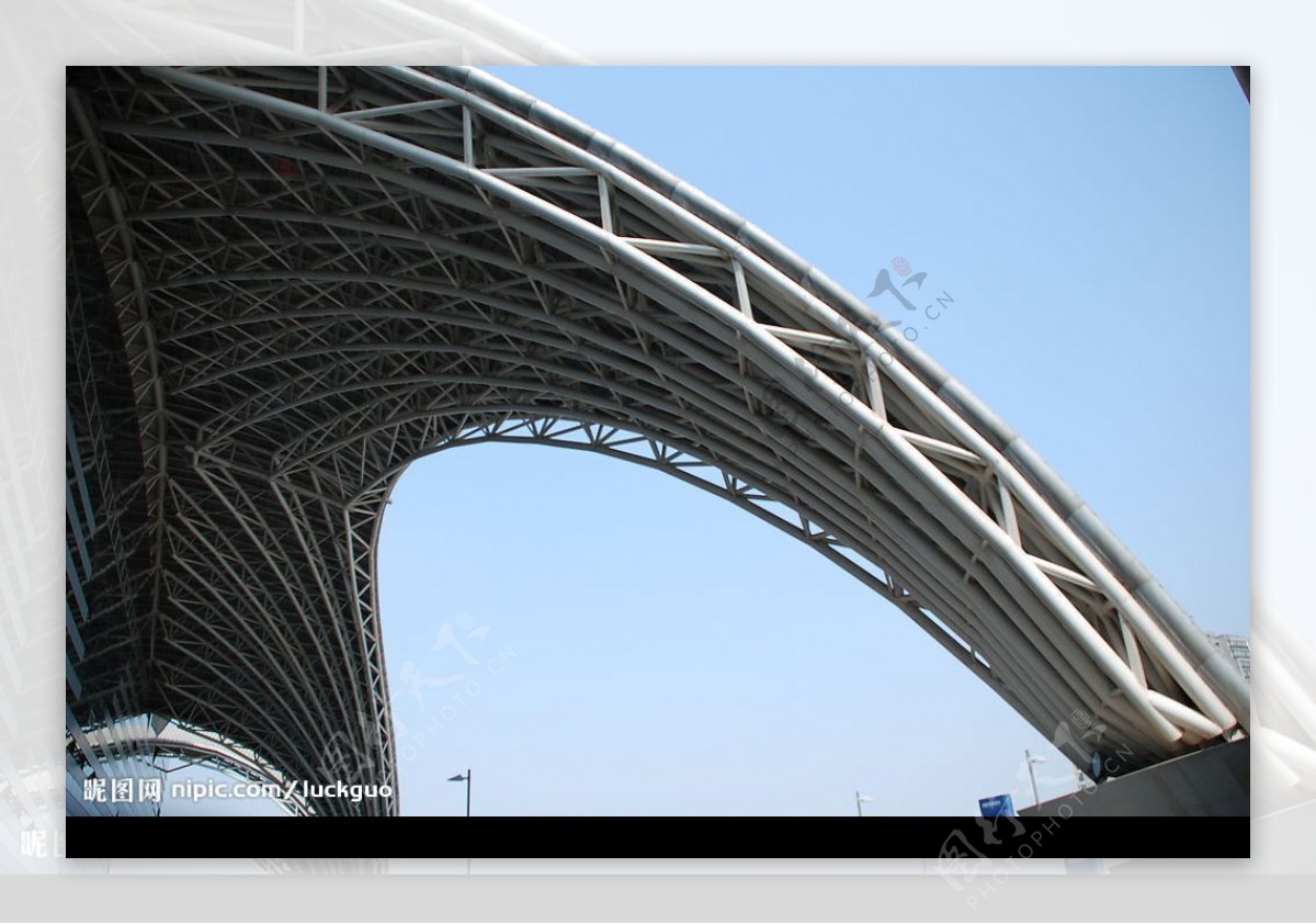 精美钢质建筑西安曲江国际展览中心图片